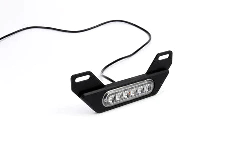 B6 Brake Light: Luz de freno auxiliar para porta placa