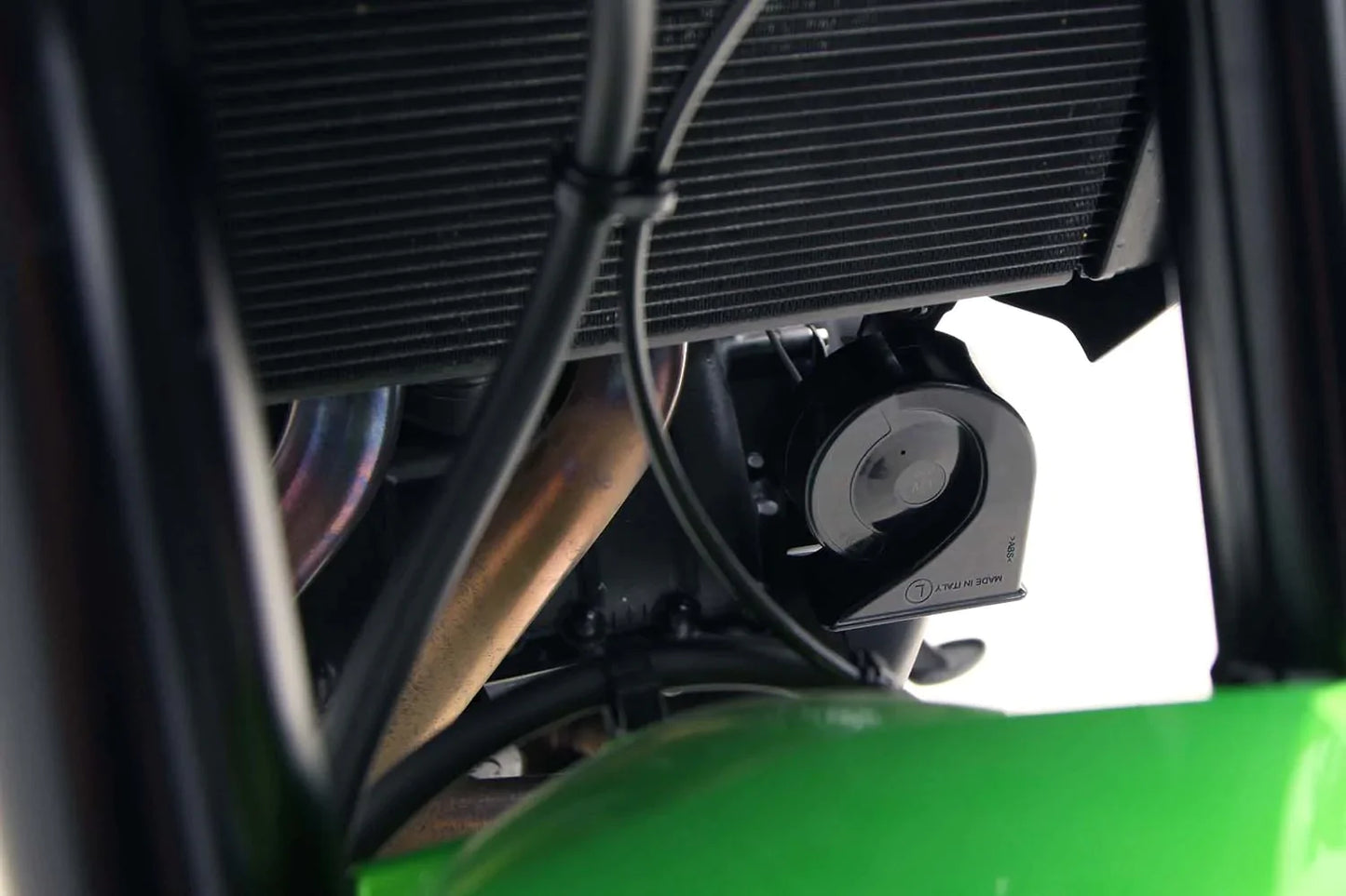 Soundbomb Mini: Bocina Electromagnética de Tono Bajo